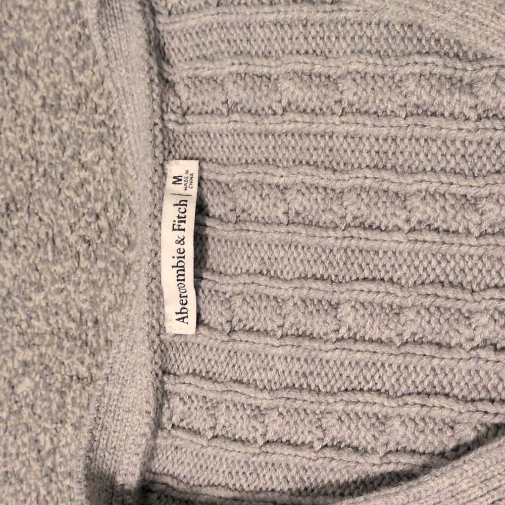 Abercrombie & Fitch Light Gray Cable Knit Cardigan Vest Size Medium - Picture 4 of 7